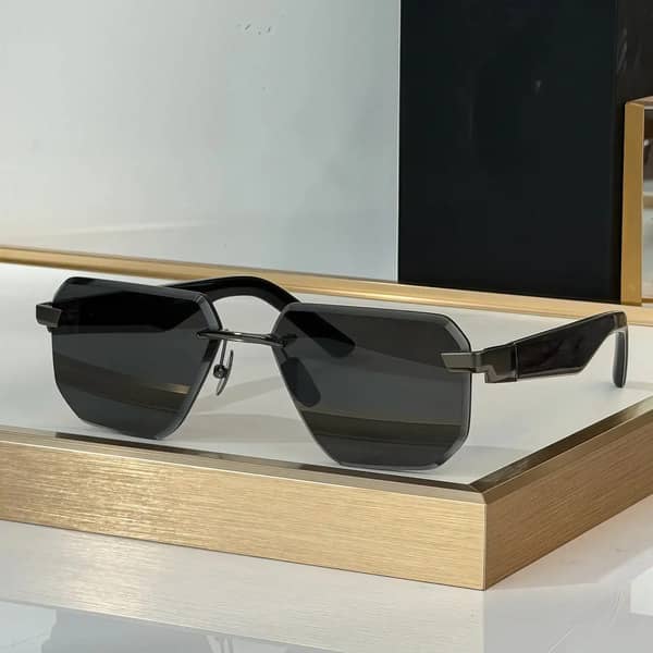 Polarized square sunglasses with luxury metal frame and vintage style